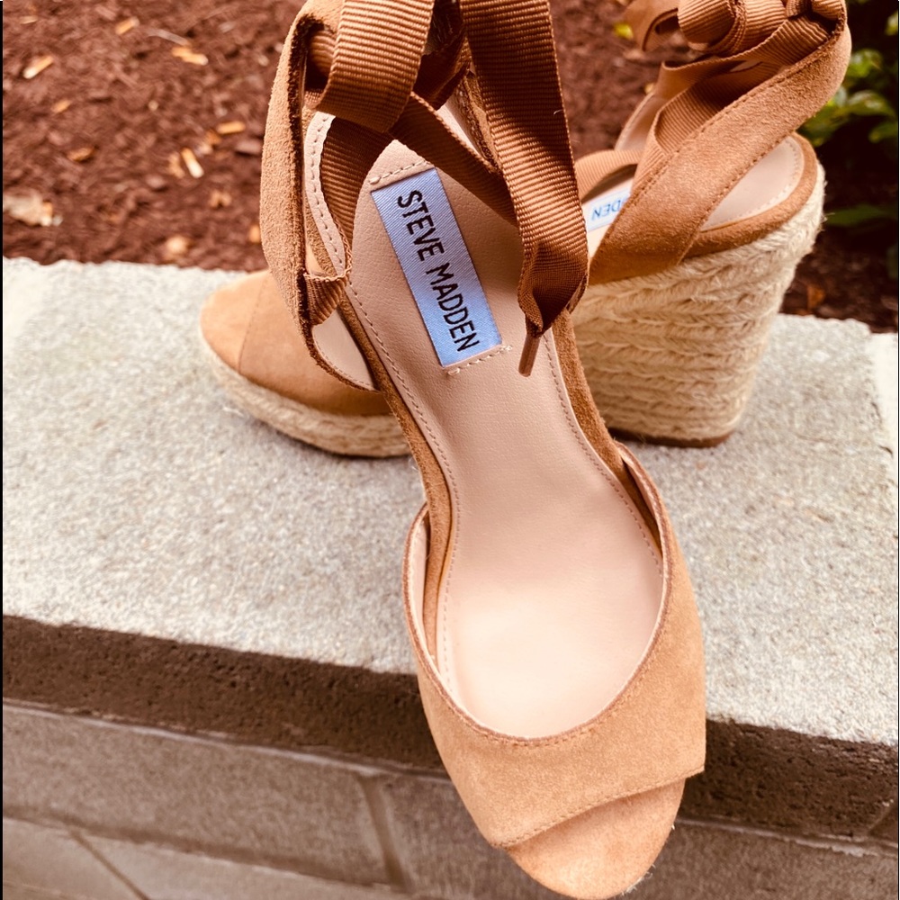 Steve Madden
Brown Secret Wedge Wraparound Sandal